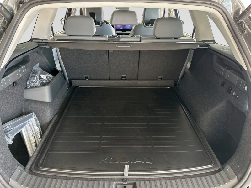 Skoda Kodiaq 2.0 TDI* CANTON* CAMERA* NAVI* CARPLAY* , снимка 10 - Автомобили и джипове - 51765038