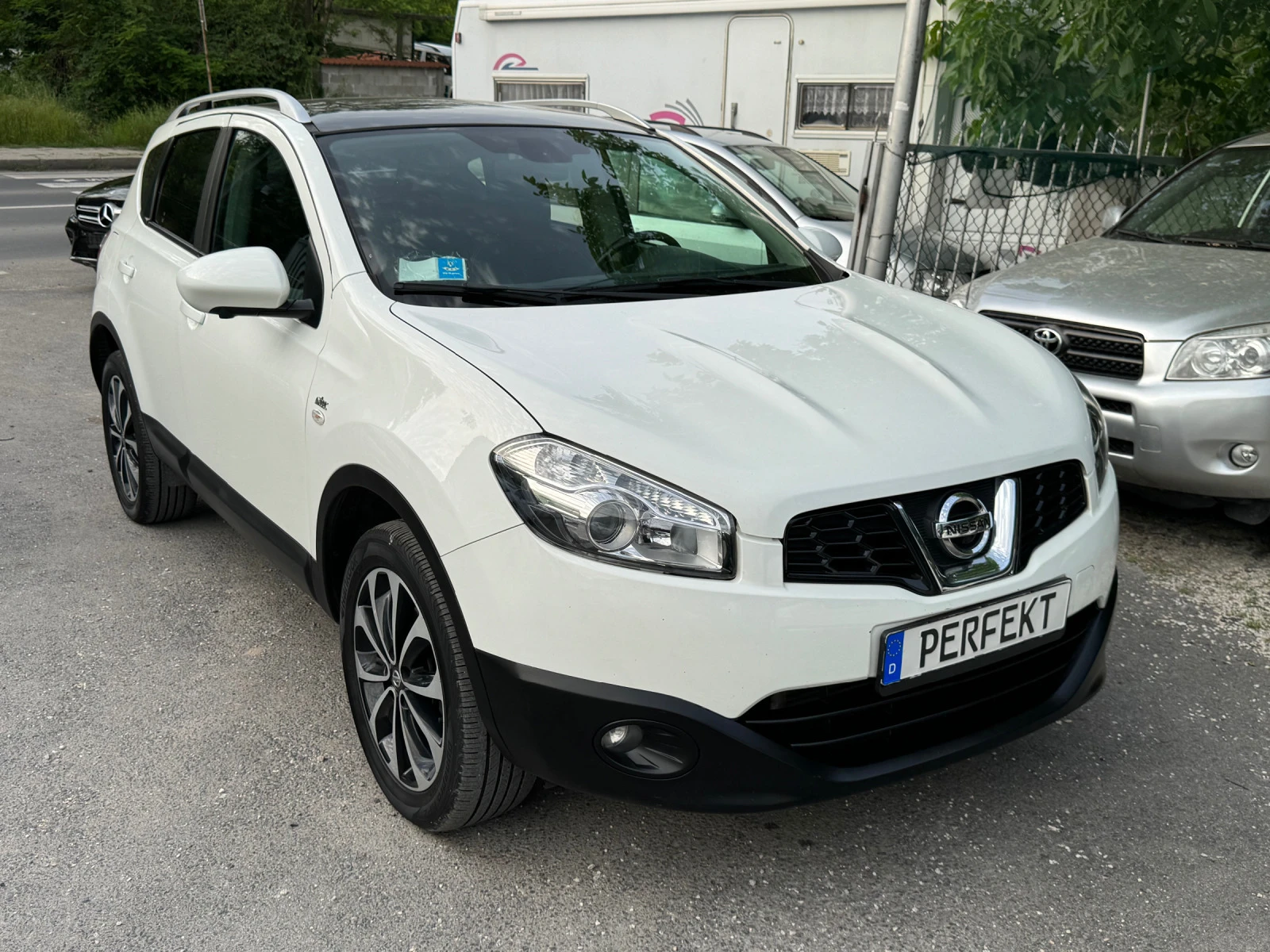 Nissan Qashqai 2.0DCI 4x4 N-Tec* 360cam - изображение 3