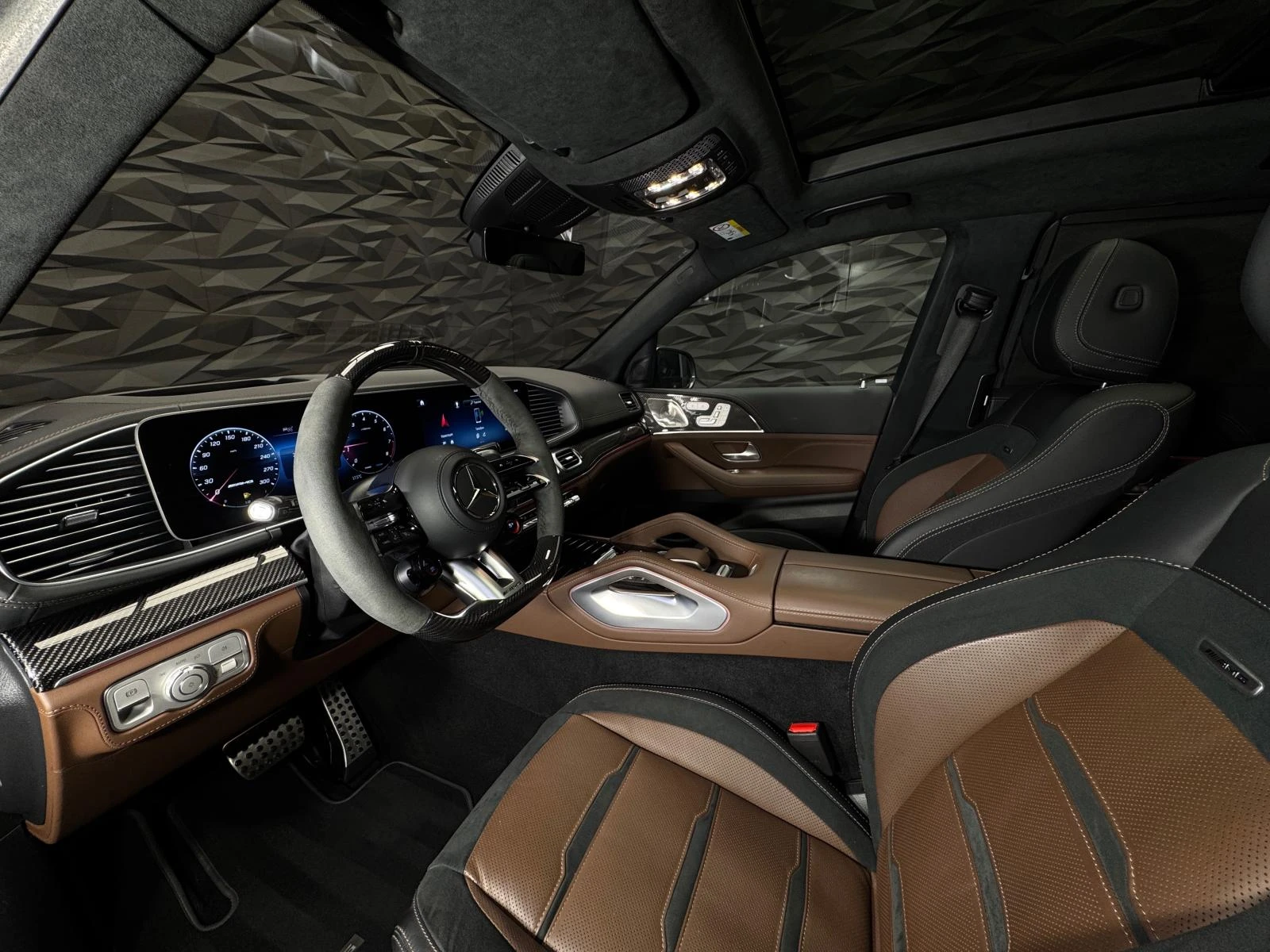 Mercedes-Benz GLS 63 AMG 4Matic+ Burmester* Pano* Lift* 7 seats - изображение 7