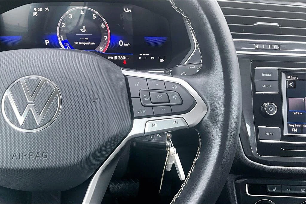 VW Tiguan Trendline* 4Motion* АвтоКредит* (ЦЕНА ДО БГ), снимка 14 - Автомобили и джипове - 53840936