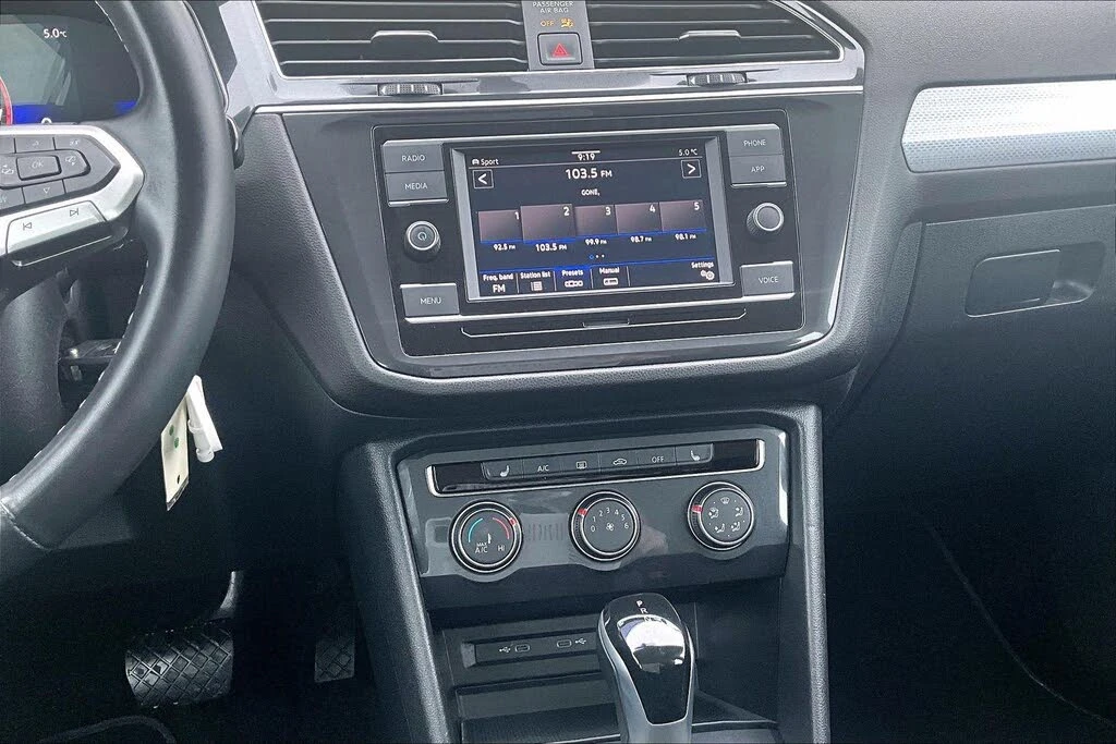 VW Tiguan Trendline* 4Motion* АвтоКредит* (ЦЕНА ДО БГ), снимка 9 - Автомобили и джипове - 53840936