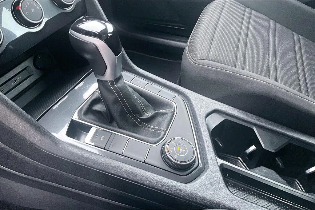 VW Tiguan Trendline* 4Motion* АвтоКредит* (ЦЕНА ДО БГ), снимка 16 - Автомобили и джипове - 53840936