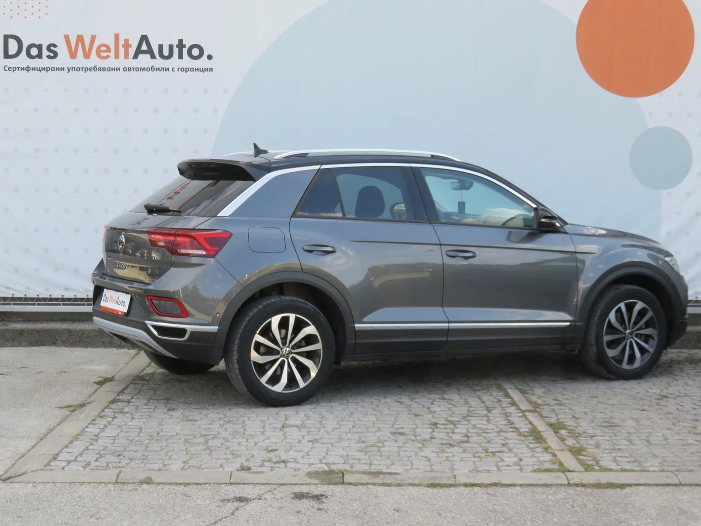 VW T-Roc, снимка 2 - Автомобили и джипове - 56410170