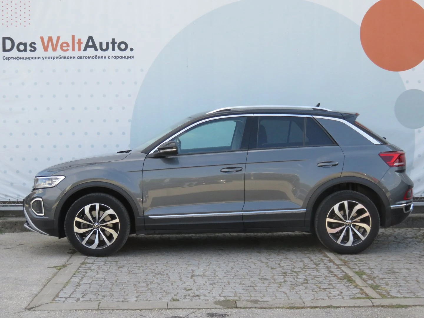 VW T-Roc, снимка 3 - Автомобили и джипове - 56410170