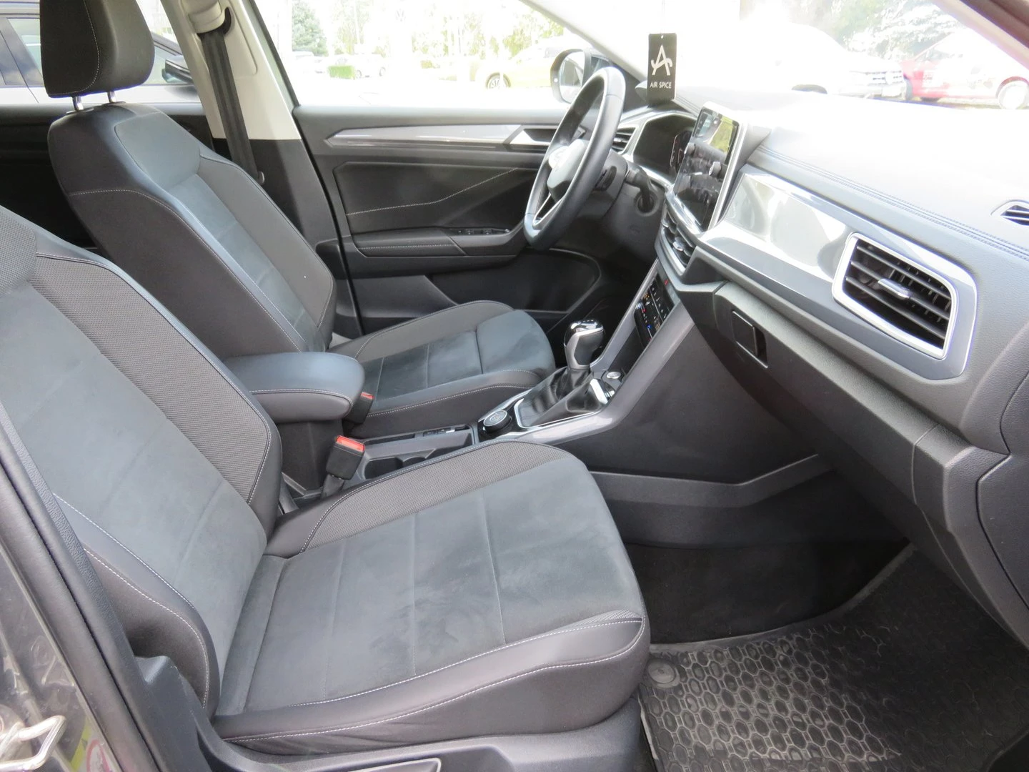 VW T-Roc, снимка 5 - Автомобили и джипове - 56410170