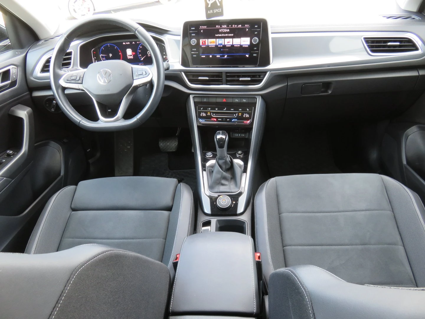 VW T-Roc, снимка 6 - Автомобили и джипове - 56410170
