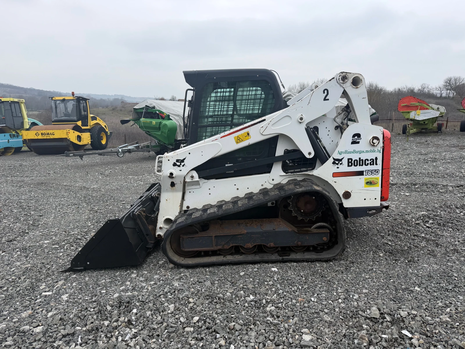 Мини челни товарачи Bobcat T650 С КОФА И ВИЛИЦИ ЛИЗИНГ - изображение 4