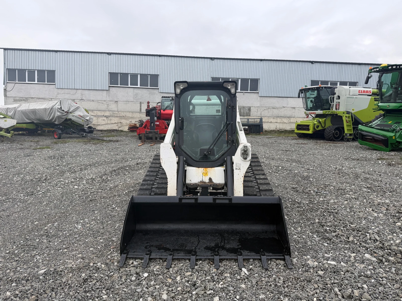 Мини челни товарачи Bobcat T650 С КОФА И ВИЛИЦИ ЛИЗИНГ - изображение 2