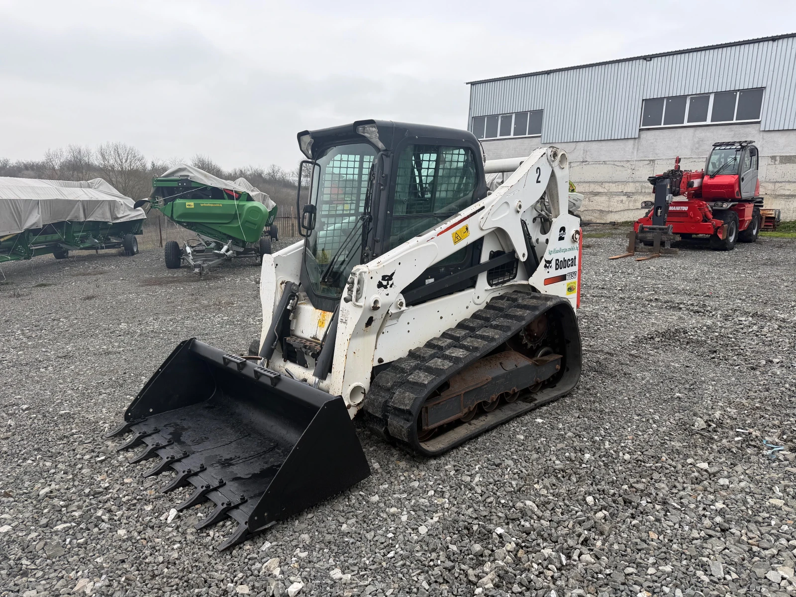 Мини челни товарачи Bobcat T650 С КОФА И ВИЛИЦИ ЛИЗИНГ - изображение 3