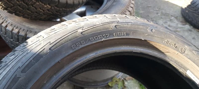 Гуми Зимни 225/50R17, снимка 6 - Гуми и джанти - 35148725