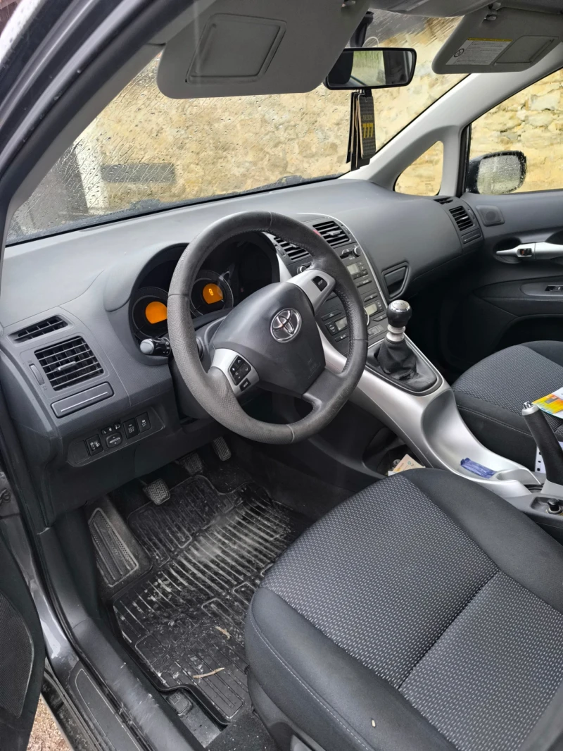 Toyota Auris 1.3 , снимка 3 - Автомобили и джипове - 48423964