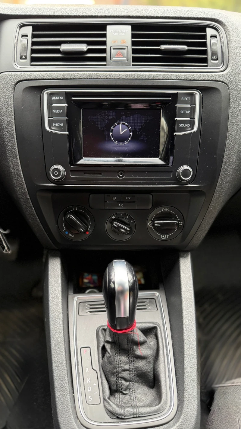 VW Jetta, снимка 12 - Автомобили и джипове - 53172085