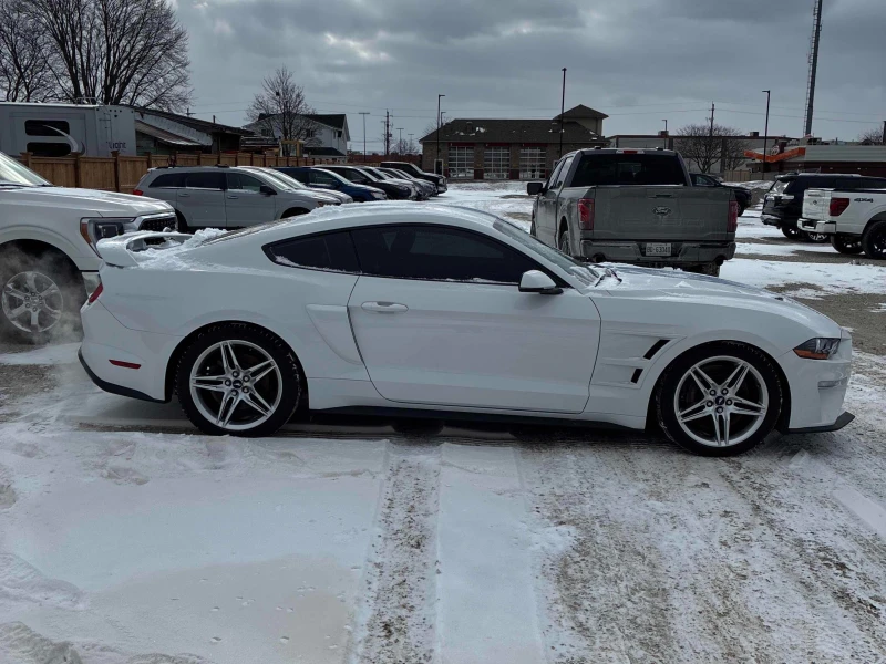 Ford Mustang GT * * CARFAX * * АВТО КРЕДИТ * * , снимка 3 - Автомобили и джипове - 52979178