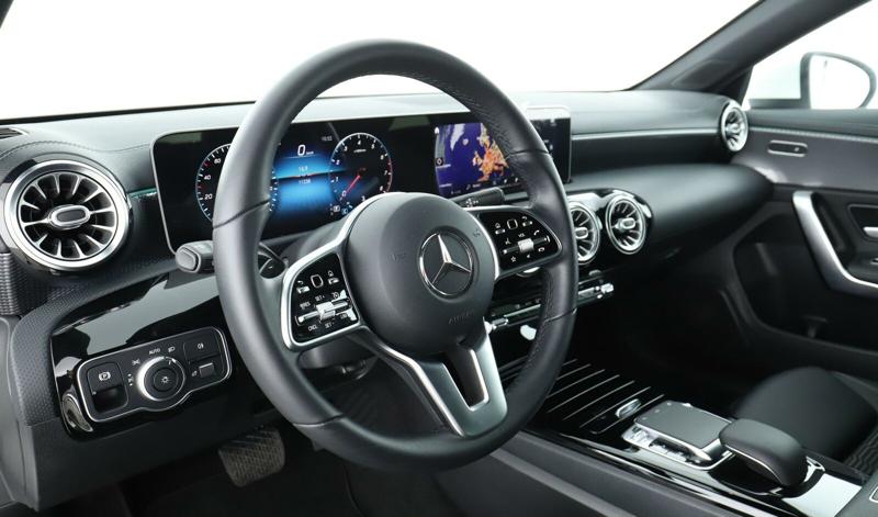 Mercedes-Benz CLA 180 180 Progressive, снимка 11 - Автомобили и джипове - 33935282