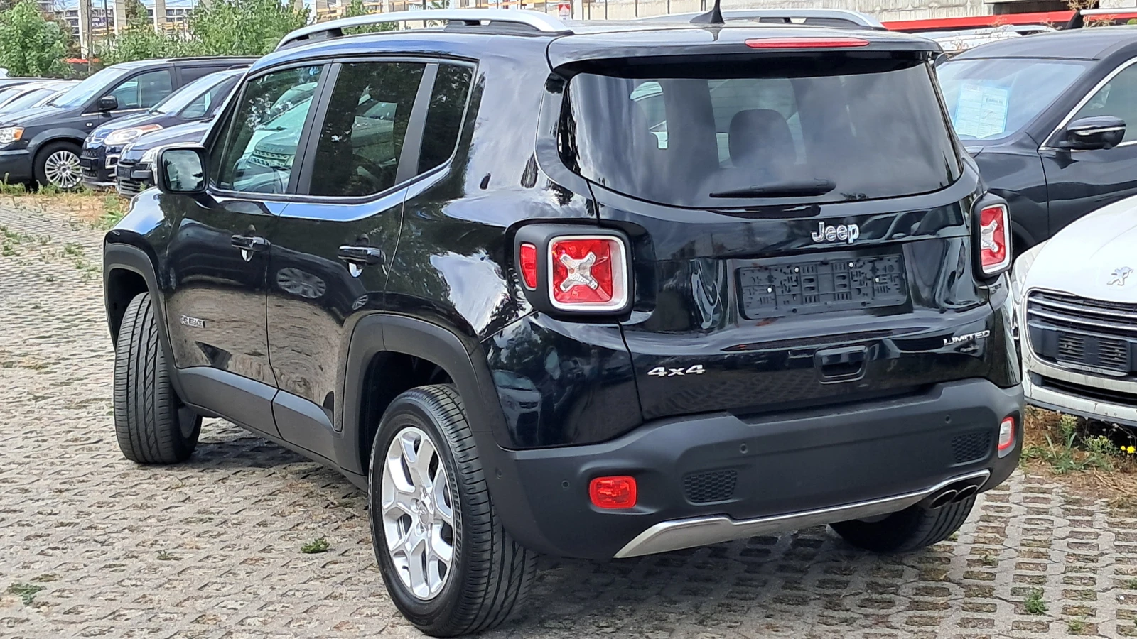 Jeep Renegade 4X4 2.0D-140 РЕАЛ КМ ИЗКЛЮЧИТЕЛН СЕРВ КНИЖ ОБСЛУЖН, снимка 4 - Автомобили и джипове - 13229479