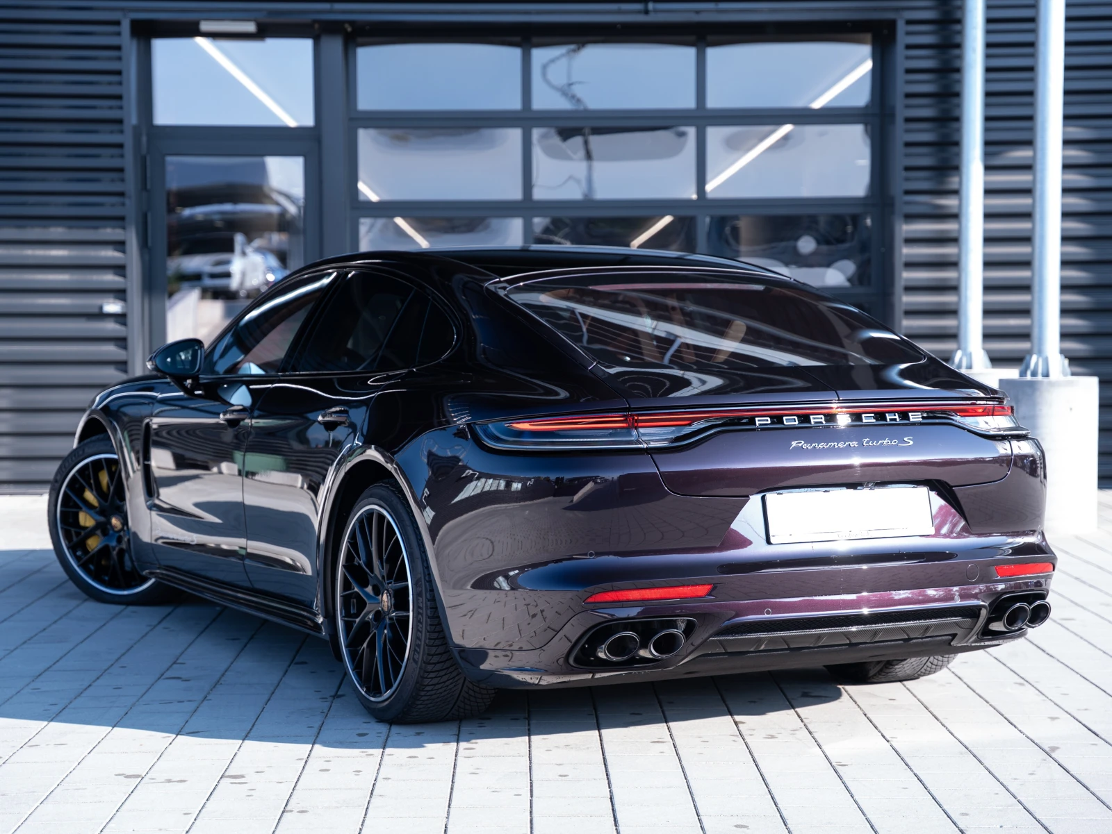 Porsche Panamera Turbo S  - изображение 2