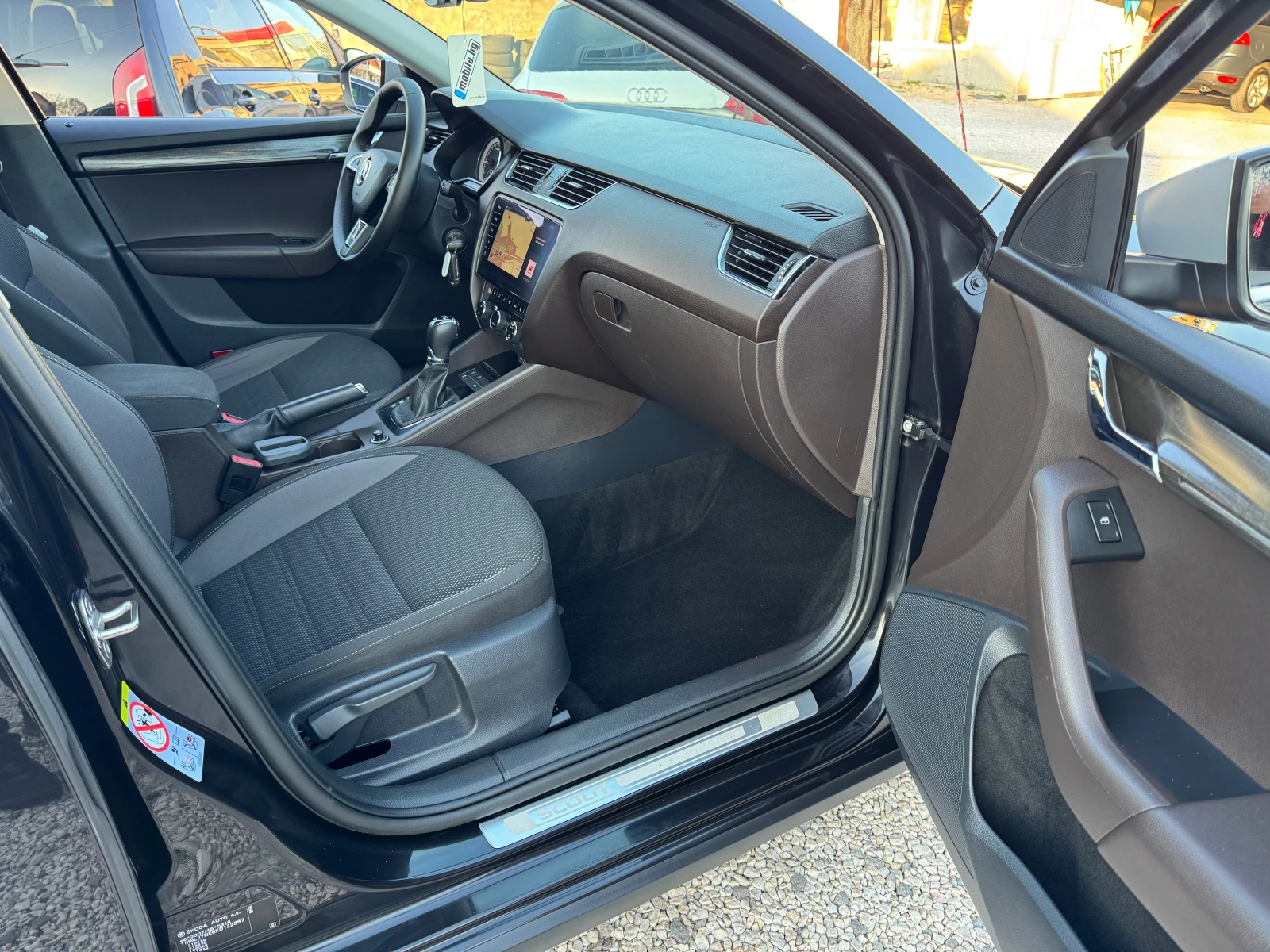 Skoda Octavia SCOUT, снимка 15 - Автомобили и джипове - 53747921