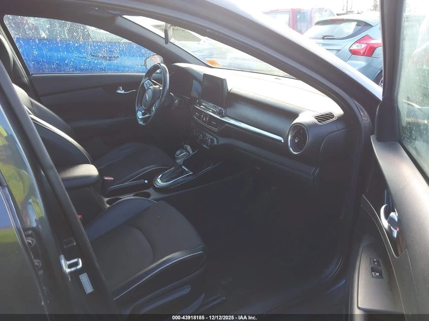 Kia Forte 2l Gt-Line, снимка 5 - Автомобили и джипове - 53773535