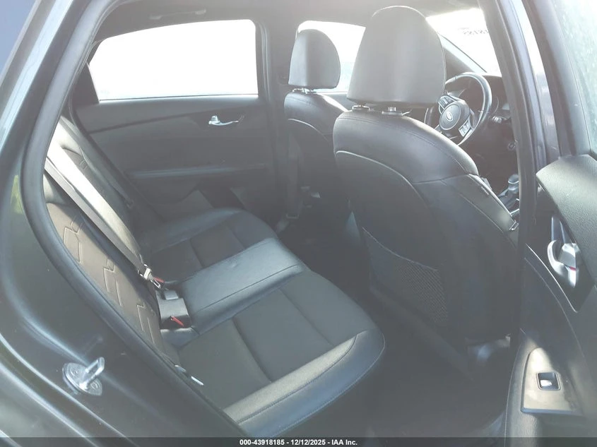 Kia Forte 2l Gt-Line, снимка 8 - Автомобили и джипове - 53773535