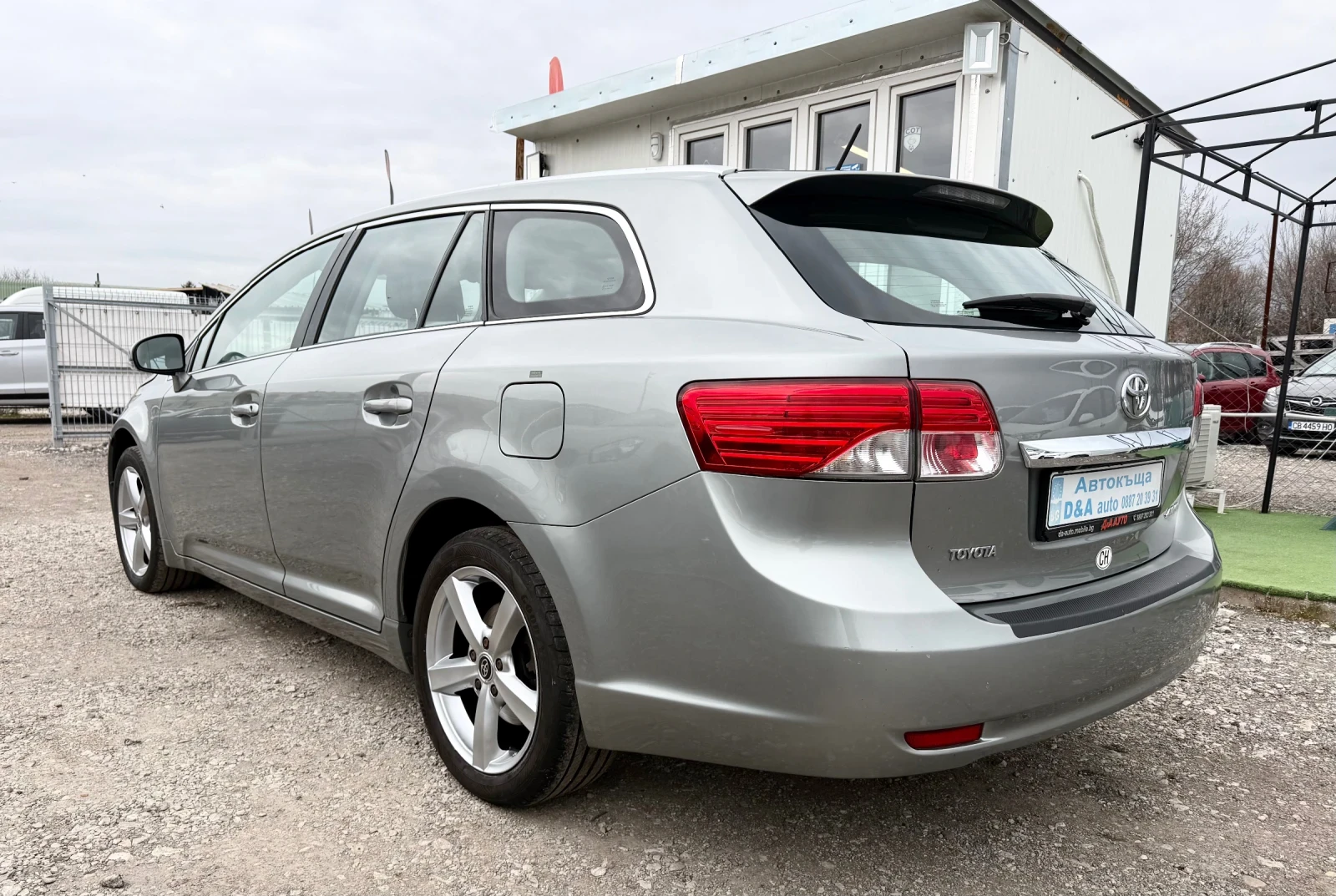 Toyota Avensis 2.0i Facelift Швейцария , снимка 7 - Автомобили и джипове - 53911888