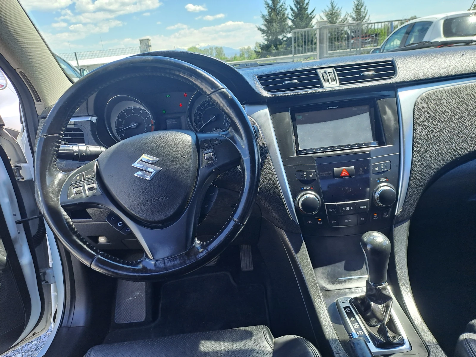 Suzuki Kizashi 2.4i 178k.c. 4X4 , снимка 8 - Автомобили и джипове - 54428332