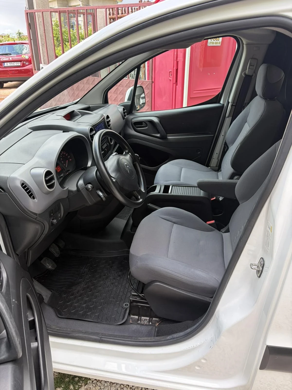 Citroen Berlingo 1.6/EURO6/ПЕРФЕКТНО СЪСТОЯНИЕ!, снимка 5 - Автомобили и джипове - 54704699