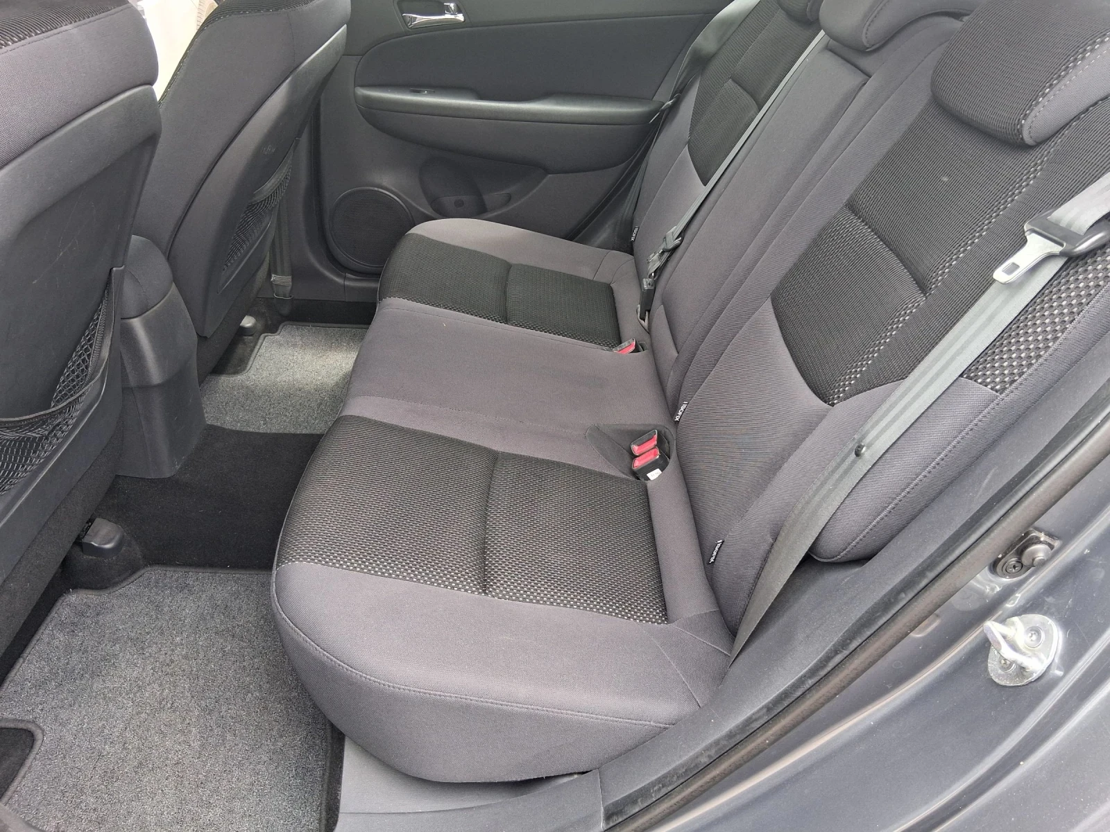 Hyundai I30 1.6 PREMIUM като нова , снимка 13 - Автомобили и джипове - 55135502