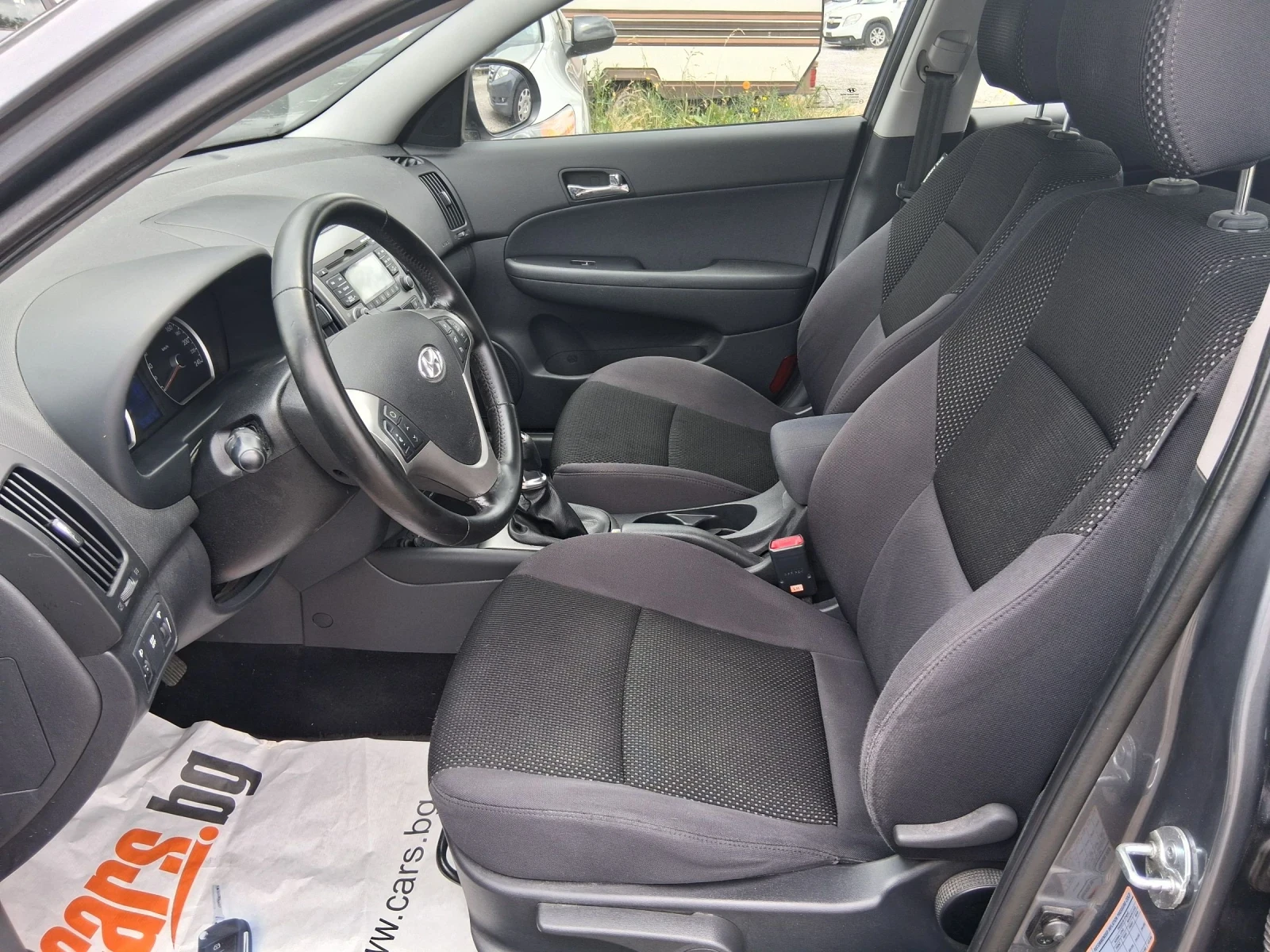 Hyundai I30 1.6 PREMIUM като нова , снимка 12 - Автомобили и джипове - 55135502