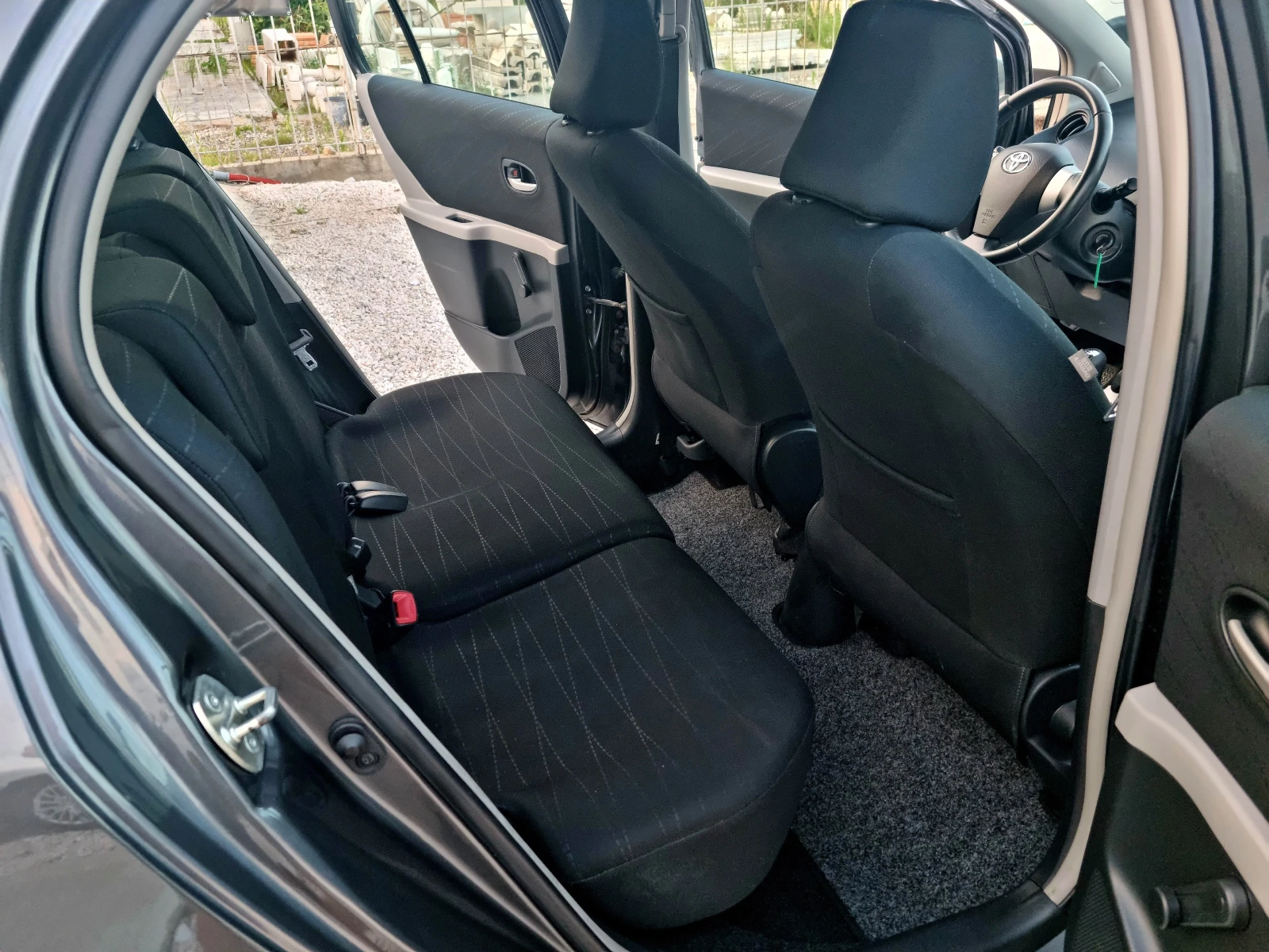 Toyota Yaris 1.3VVT-i 87ks.Klimatik, снимка 15 - Автомобили и джипове - 55324653