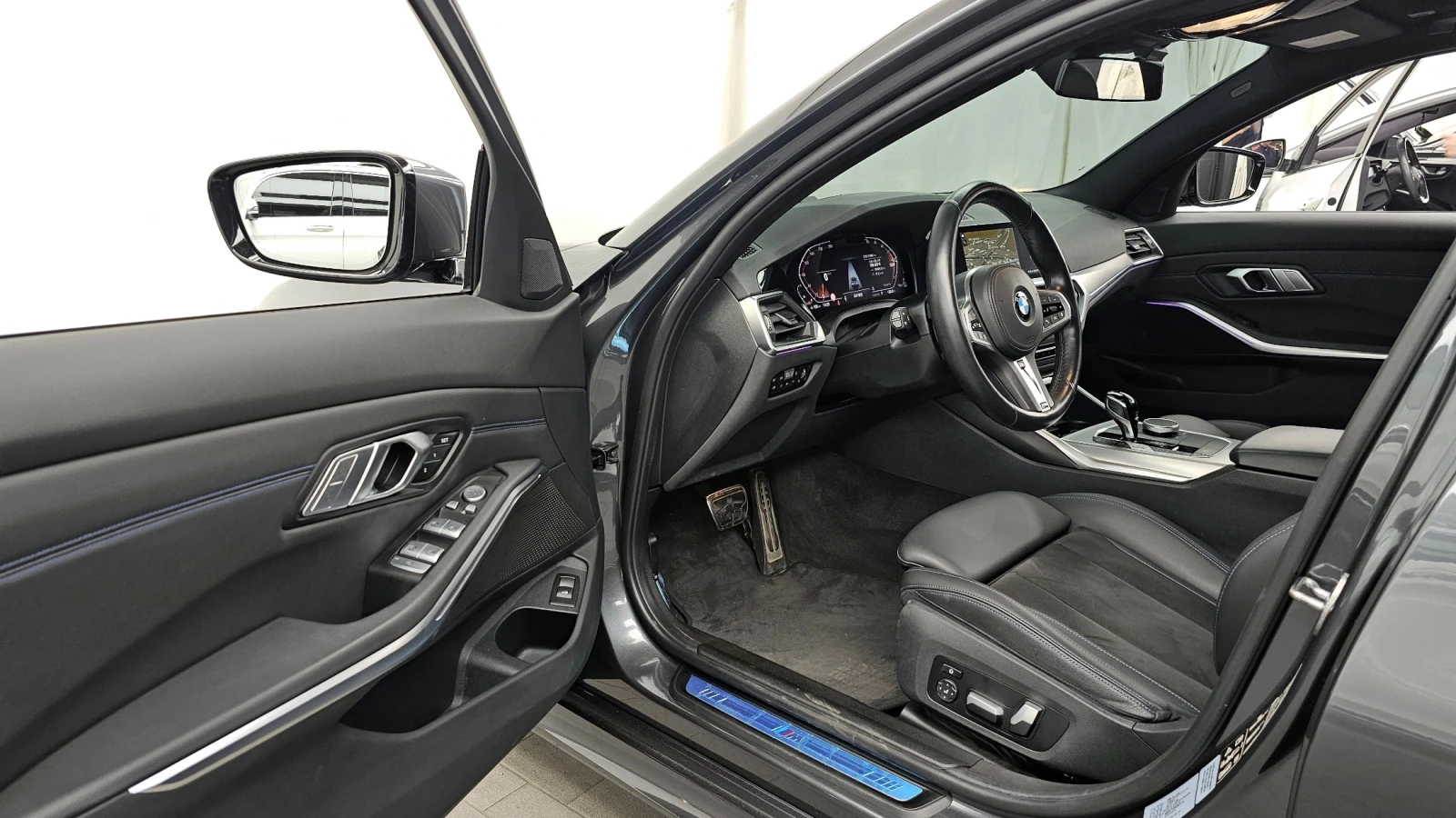 BMW 320 d xDrive M Sport, снимка 10 - Автомобили и джипове - 55477352