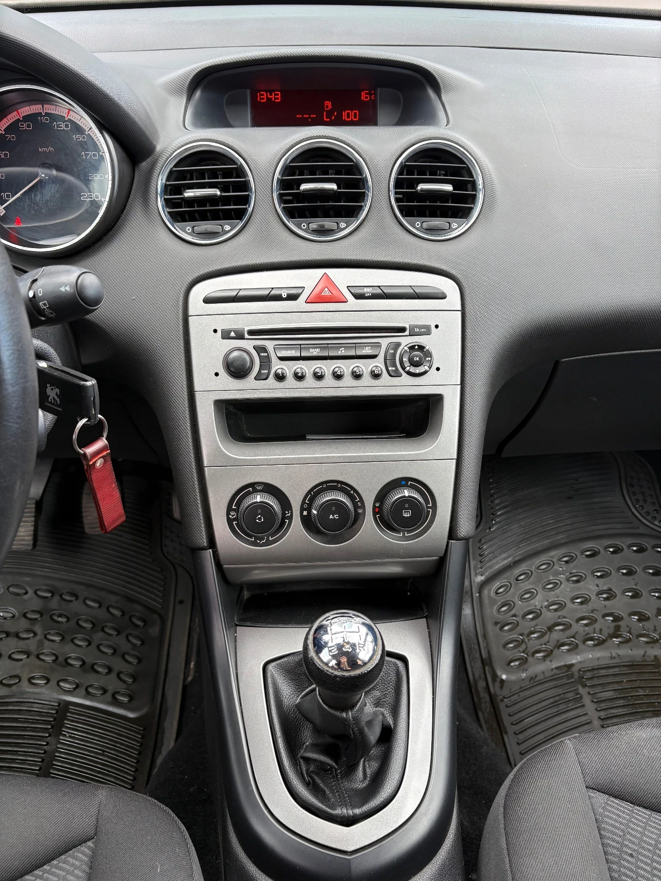 Peugeot 308 1.6 HDI | + ПОДАРЪК, снимка 12 - Автомобили и джипове - 56246706