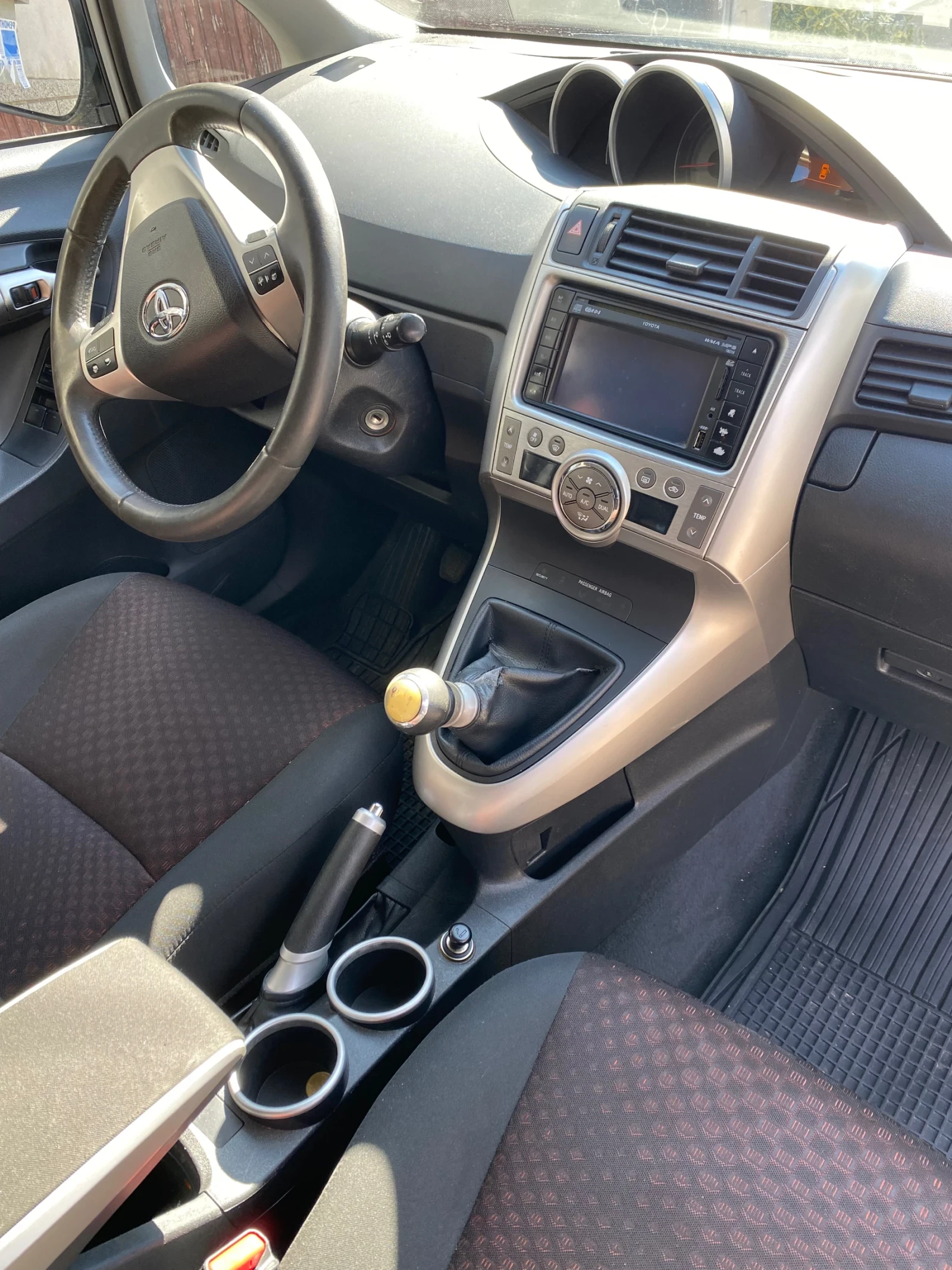 Toyota Verso, снимка 8 - Автомобили и джипове - 56566235