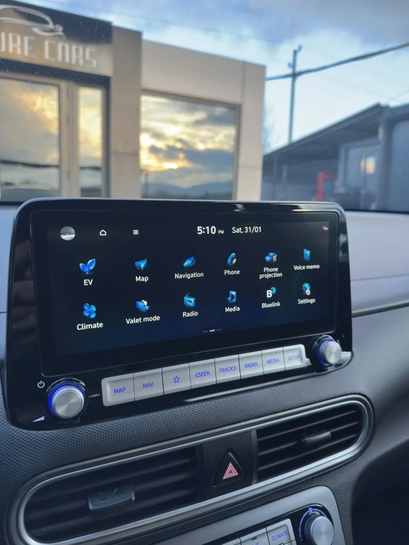 Hyundai Kona 64KWh/PREMIUM/SOH100%/BLUELINK/HEADUP/KRELL, снимка 15 - Автомобили и джипове - 52440209