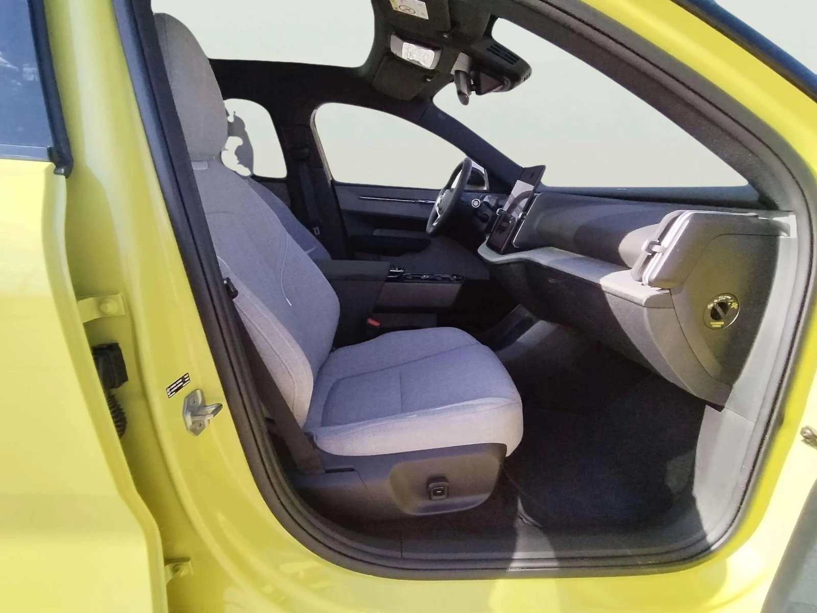 Volvo EX30 Twin motor - изображение 9