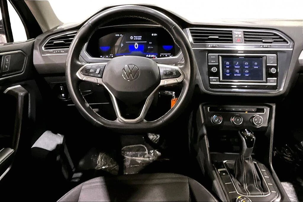 VW Tiguan S 4Motion* АвтоКредит* (Цена до БГ) , снимка 4 - Автомобили и джипове - 53976458