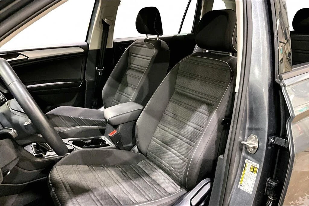 VW Tiguan S 4Motion* АвтоКредит* (Цена до БГ) , снимка 12 - Автомобили и джипове - 53976458