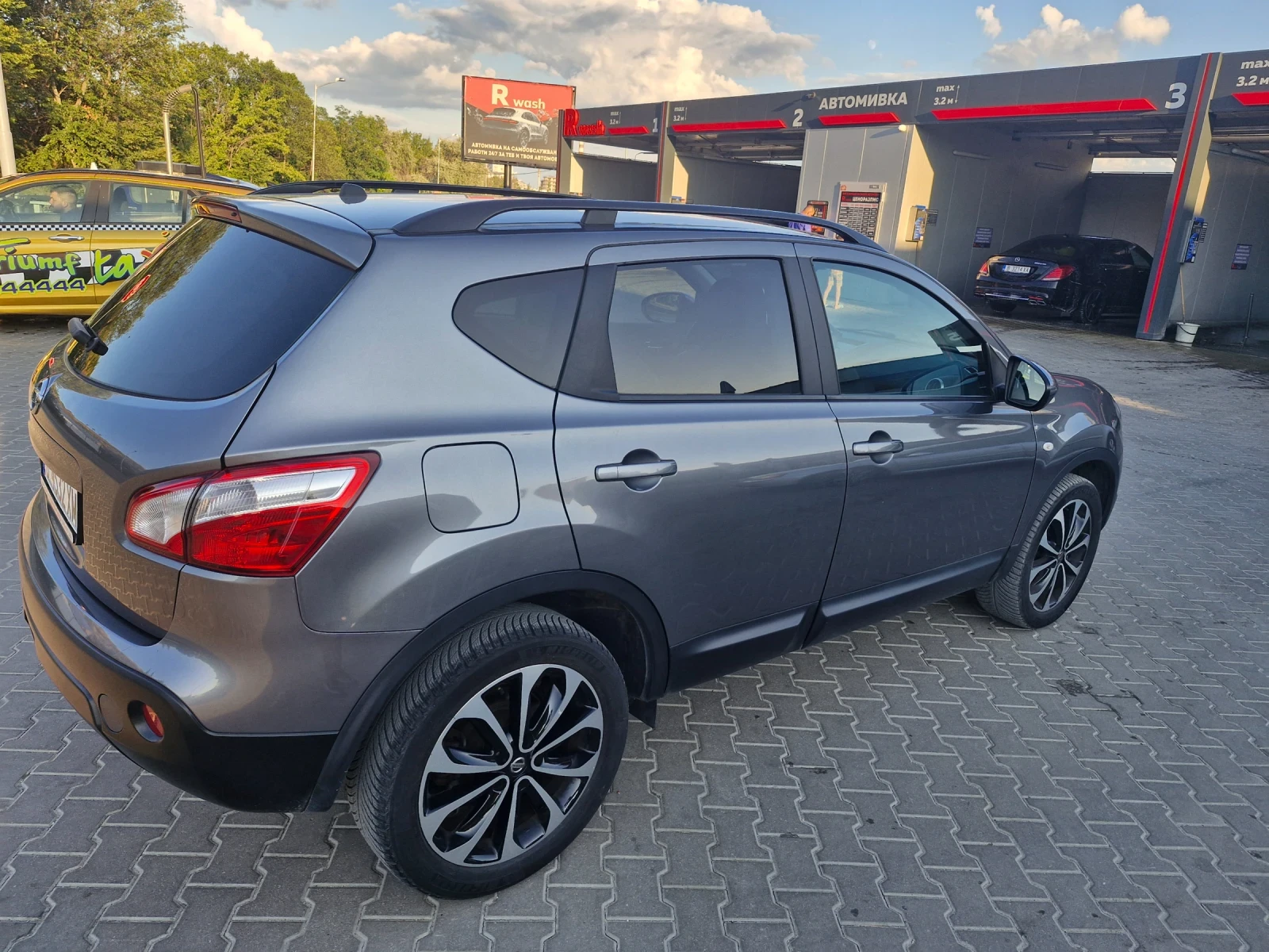 Nissan Qashqai, снимка 8 - Автомобили и джипове - 55417333