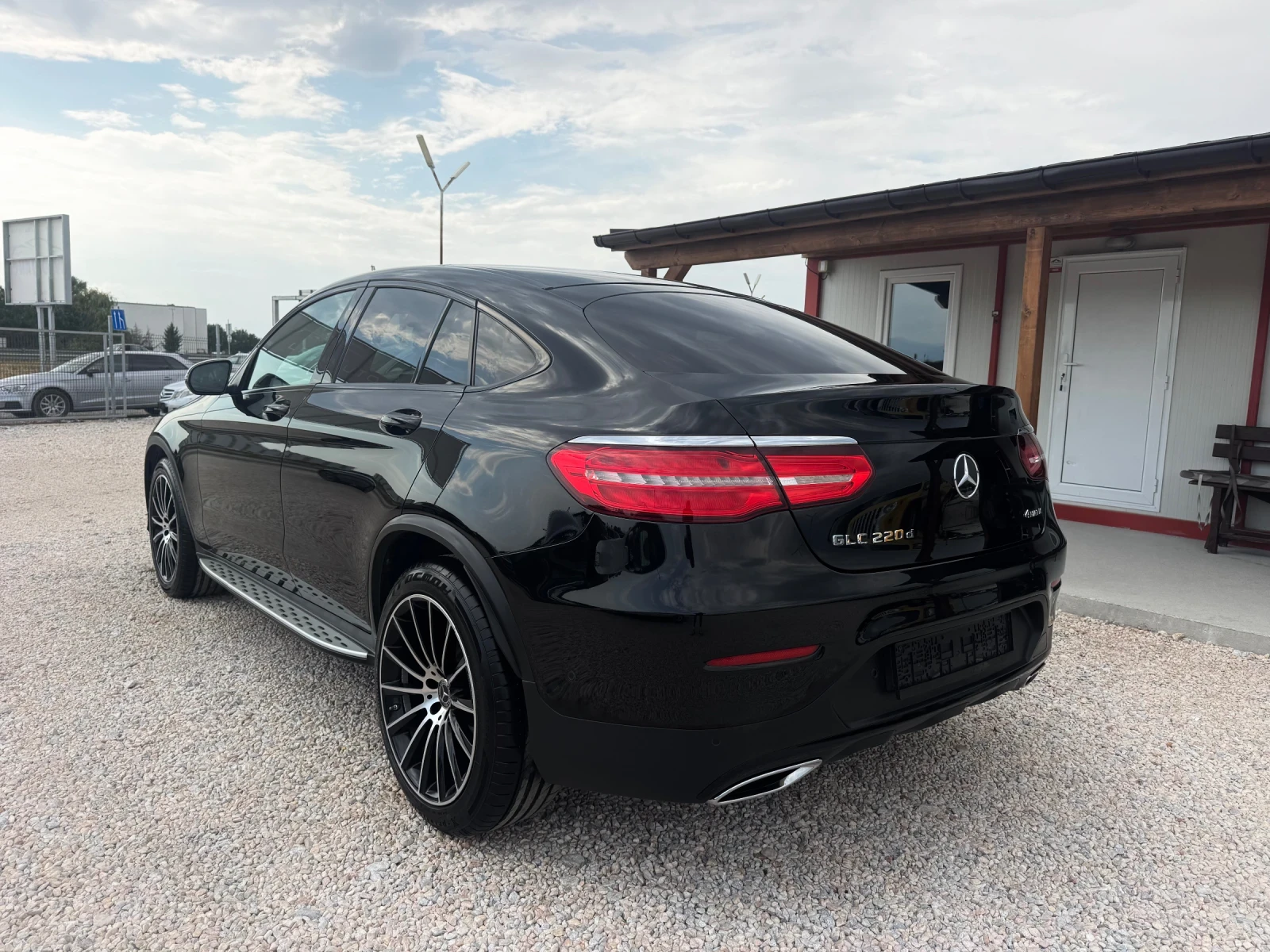 Mercedes-Benz GLC 220 * AMG* Line* 360Камера* Обдухване* 9G* , снимка 4 - Автомобили и джипове - 55657702