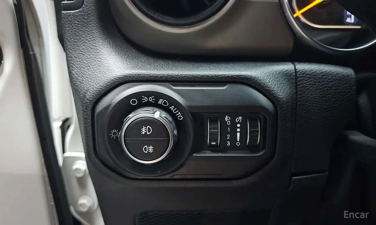 Jeep Wrangler * 2.0 Sport 4Door Willys Edition * ЦЕНА ДО БГ, снимка 17 - Автомобили и джипове - 55671590