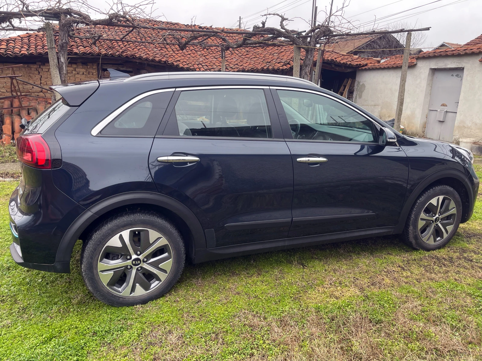 Kia Niro, снимка 5 - Автомобили и джипове - 56425265