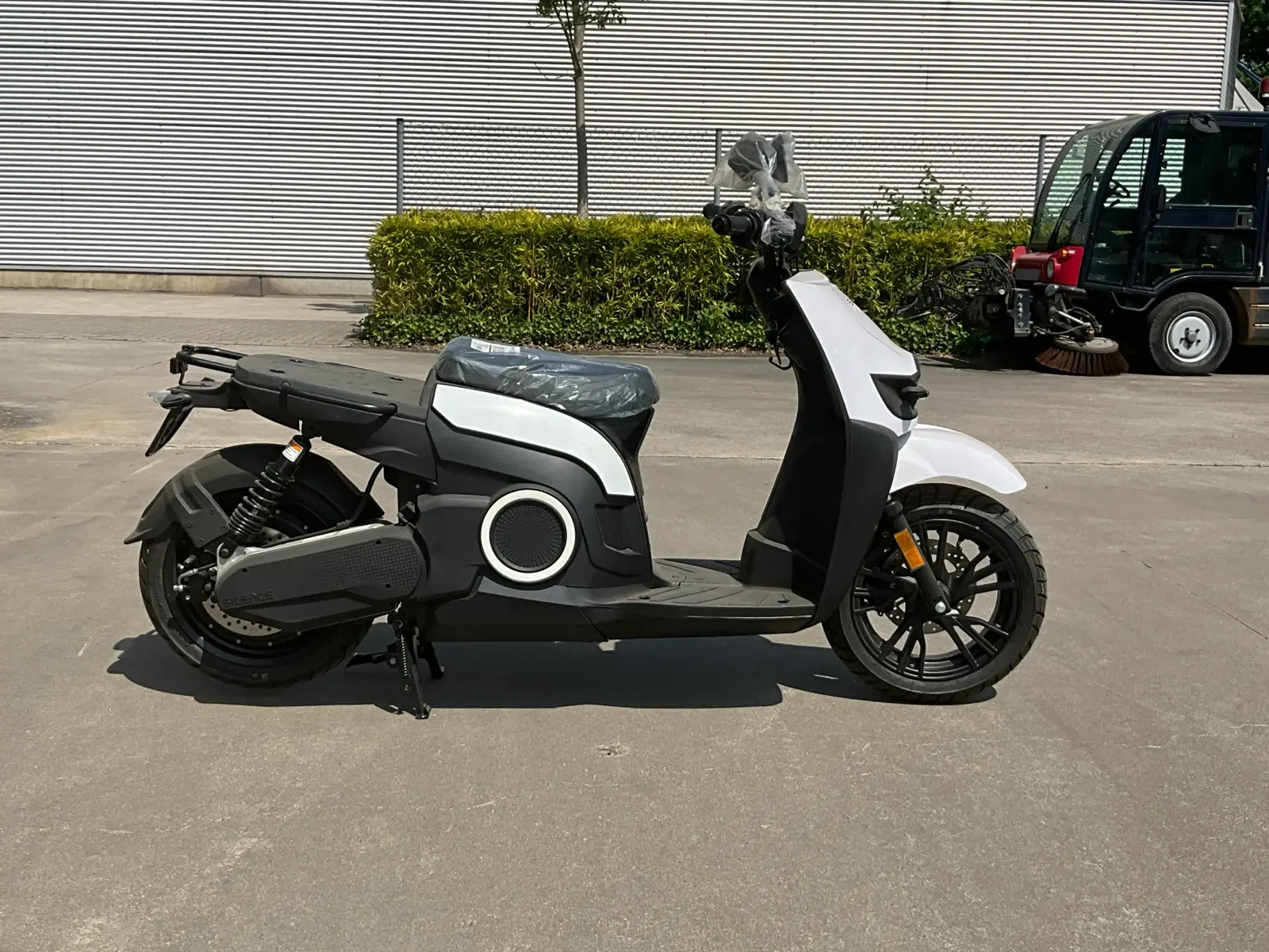 Silence S02 ФАБРИЧНО НОВ 7KW с БАТЕРИЯ 5.6 KW, снимка 4 - Мотоциклети и мототехника - 53747005