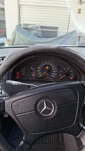 Mercedes-Benz E 320, снимка 10