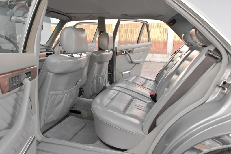 Mercedes-Benz 560 560sel, снимка 10 - Автомобили и джипове - 49500282