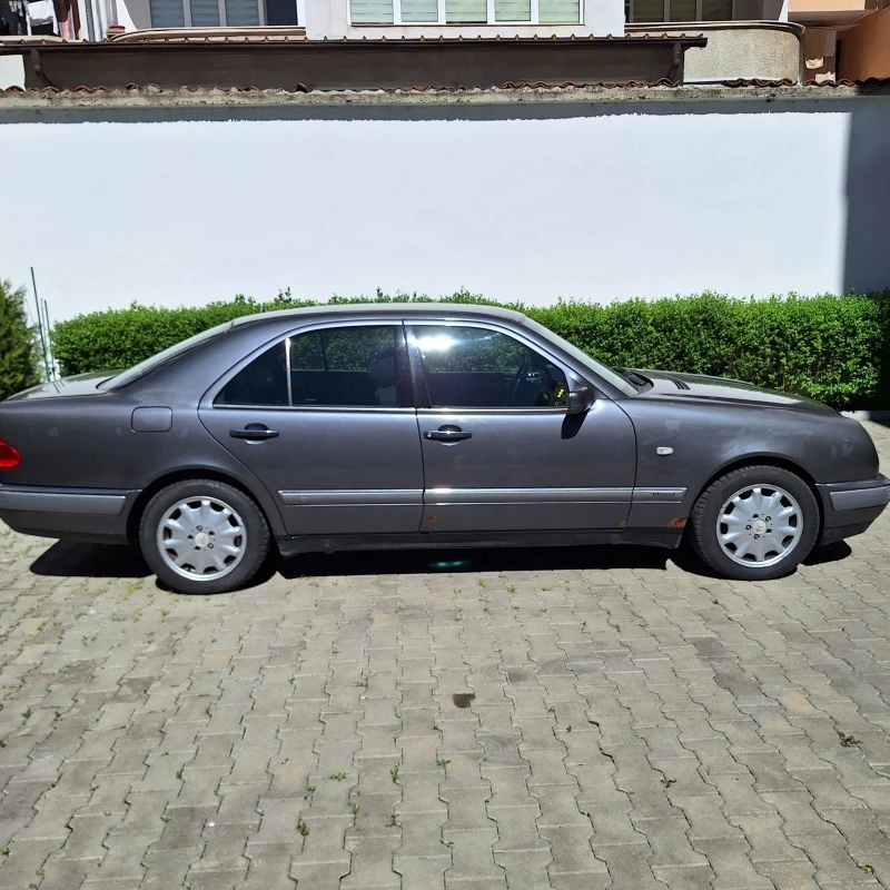 Mercedes-Benz E 320, снимка 6 - Автомобили и джипове - 47413844