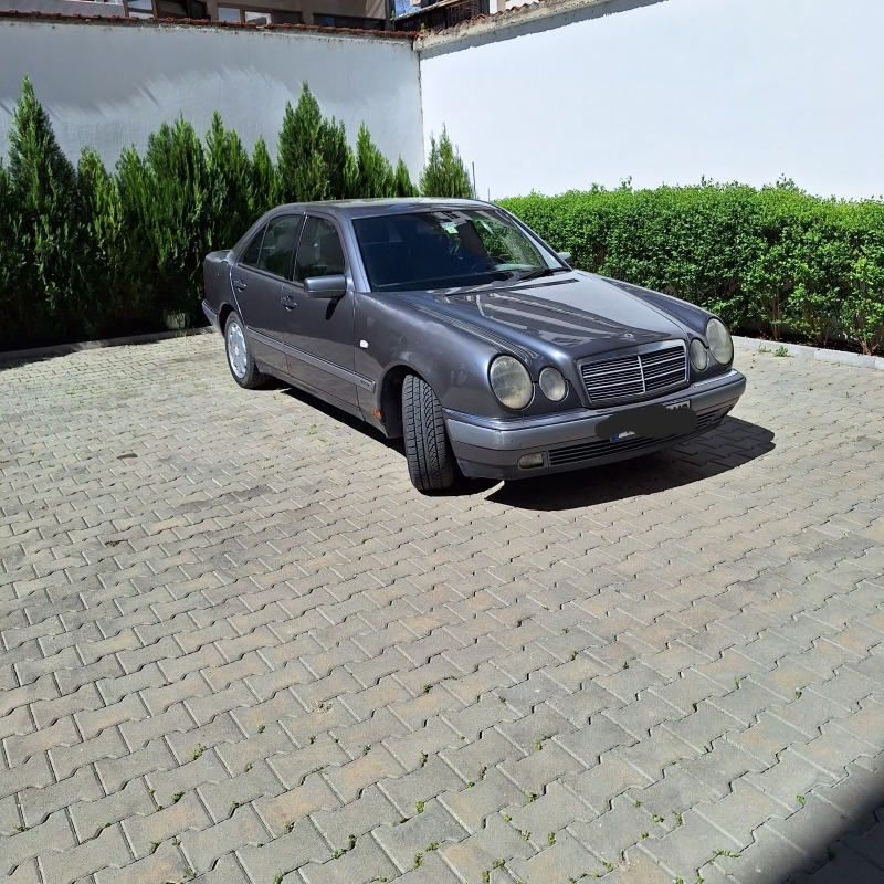 Mercedes-Benz E 320, снимка 3 - Автомобили и джипове - 45097747
