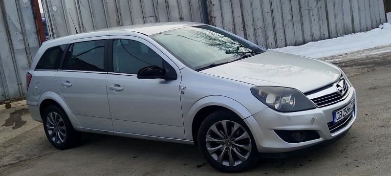 Opel Astra 1.7d feis, снимка 2 - Автомобили и джипове - 49357603