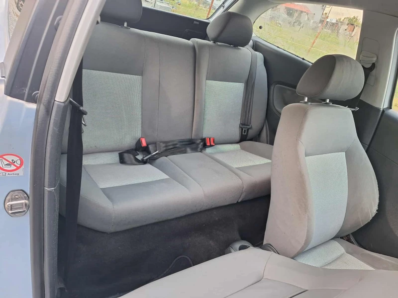 Seat Ibiza 1.4i klima, снимка 10 - Автомобили и джипове - 52079551