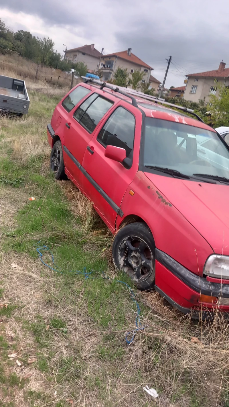 VW Golf Kombi, снимка 2 - Автомобили и джипове - 52095604