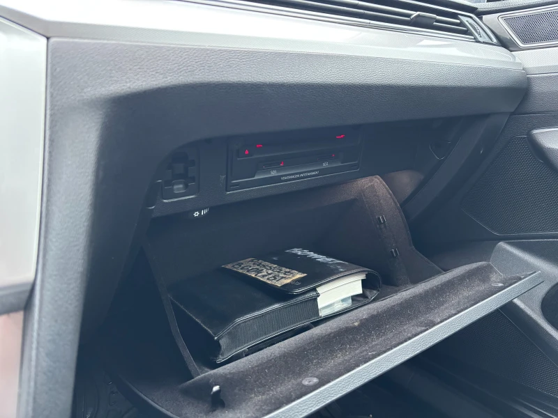 VW Passat 2.0 TDI, снимка 12 - Автомобили и джипове - 53296524