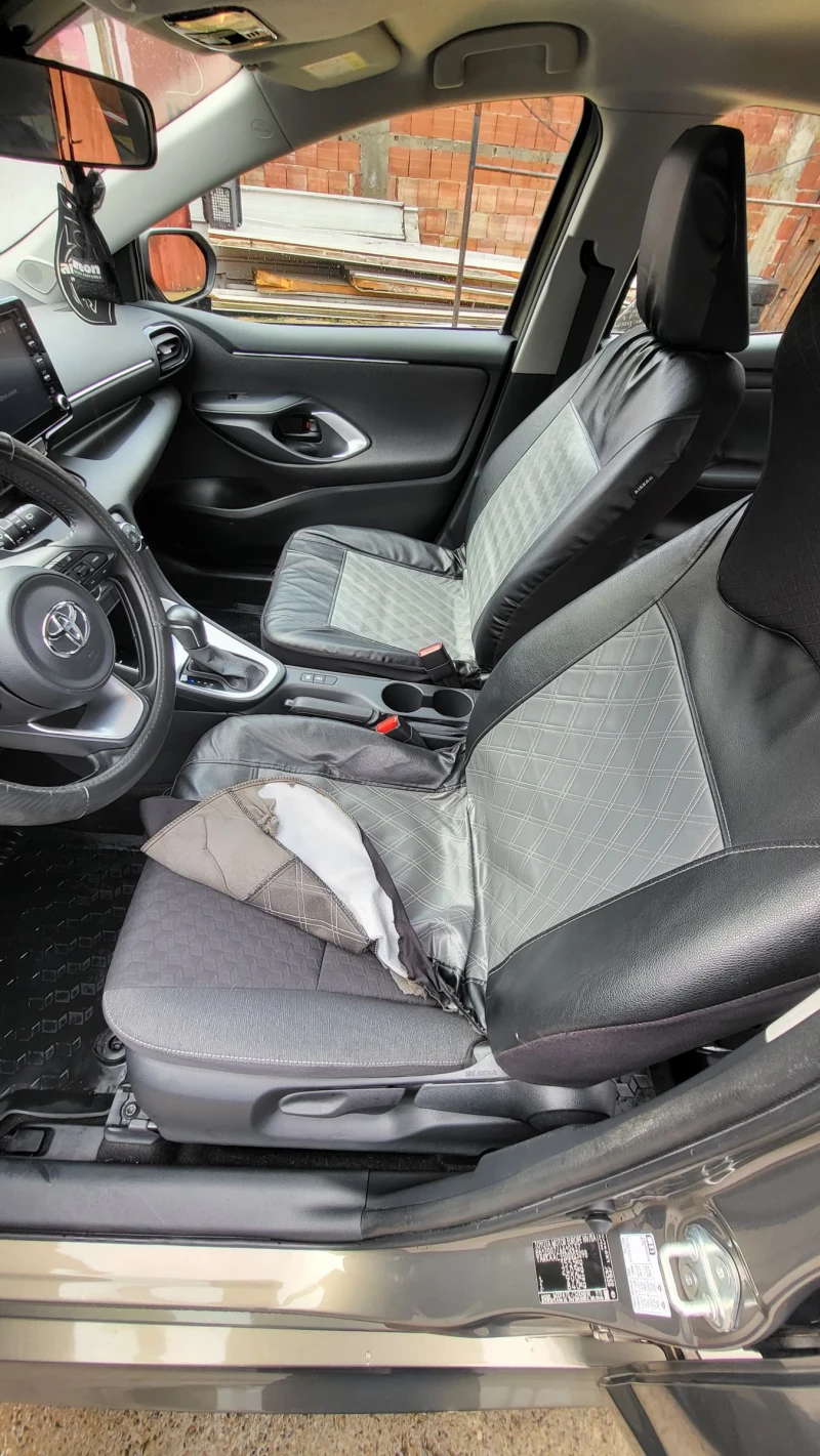 Toyota Yaris 1.5 TNGA CVT, снимка 4 - Автомобили и джипове - 53411558